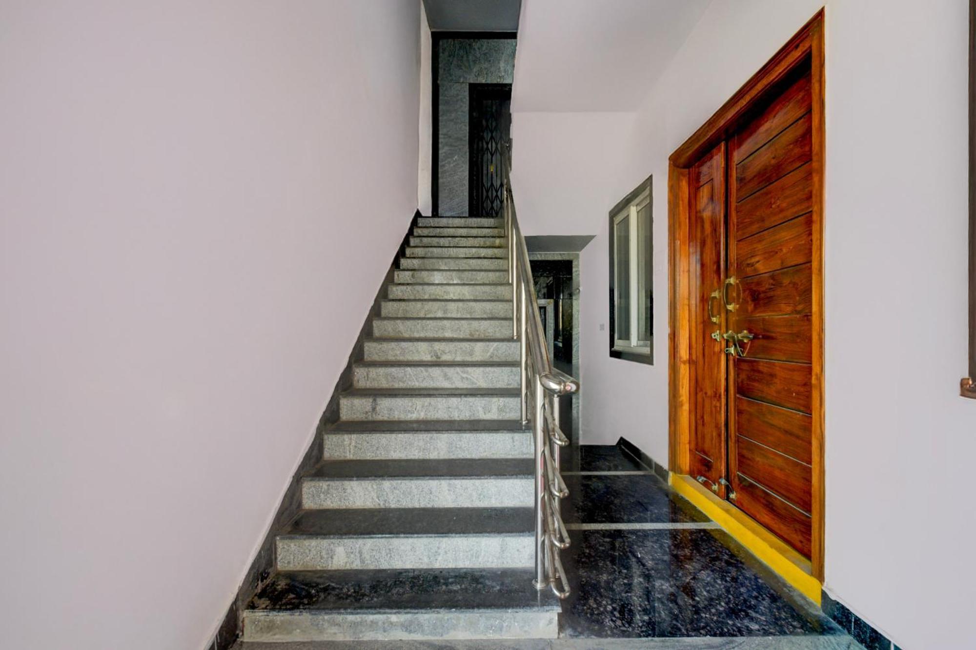 Hotel O Lb Nagar Near Kamineni Hospital *